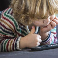 10 wissenschaftliche Gründe, warum elektronische Geräte für Kinder verboten gehören