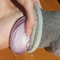 Das passiert wenn man sich Zwiebeln in die Socken steckt, während man schläft