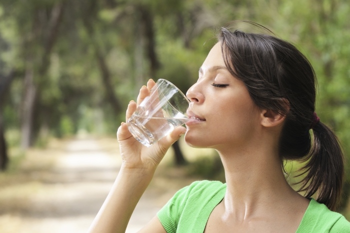 14 Gründe, warum du mehr Wasser trinken solltest