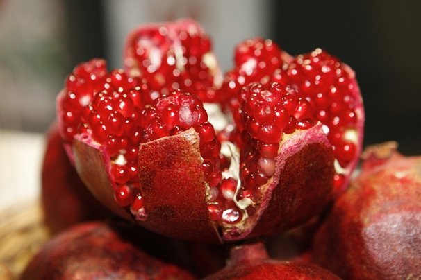 8 Fruchtsamen, die du mitessen kannst, um deine Gesundheit zu verbessern und Krebs vorzubeugen